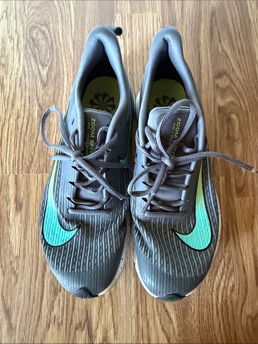 61/2 big kids or 8 women’s. Nike Kids Gray Sneakers with Teal Swoosh - Picture 4 of 7